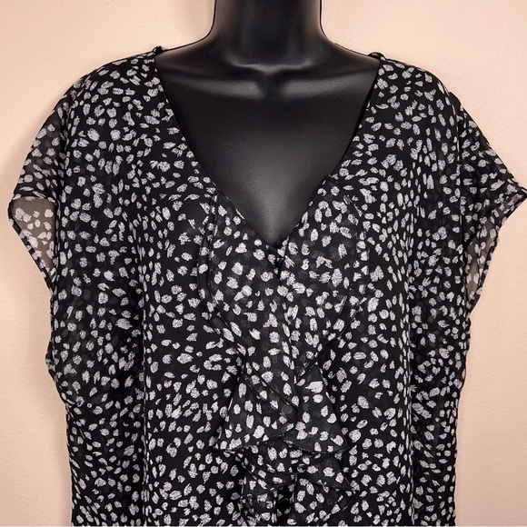 2X RELATIVITY BLACK WHITE DOT PRINT BLOUSE SEMI SHEER RUFFLE PLUS VNECK - Picture 4 of 12
